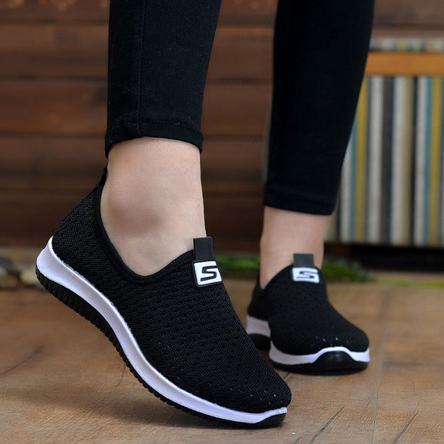 Plus size breathable air mesh sneakers